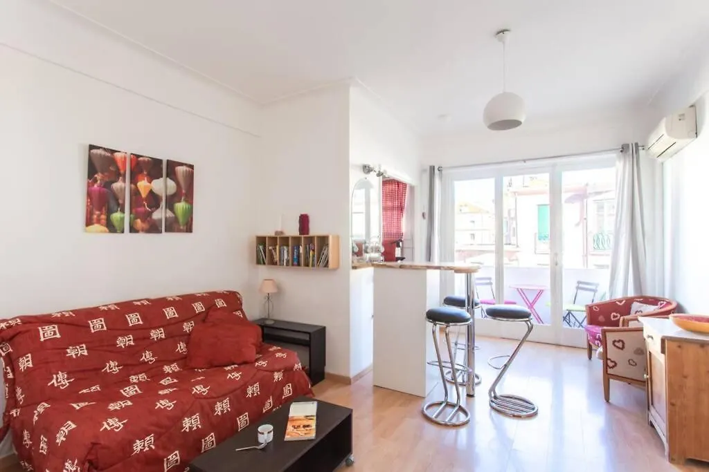 Appartement Nice Center - Bright Studio Balcony Wifi & Aircon 0*,  France